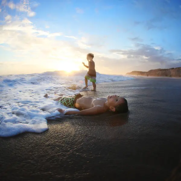 Two Caucasian Boys Spending Time Ocean Beach — Stock Photo, Image