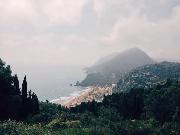 Costa Montanhosa Com Praia Areia Corfu Grécia — Fotografia de Stock