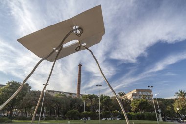 Anıtsal heykel, David y Goliat, Olimpiyat Girişi, Barcelona yanında Antoni Llena tarafından.