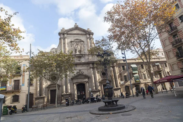 Barrio de la Barceloneta, iglesia, iglesia Sant Miquel del Port, estilo baroqye, barrio marítimo de Barcelona . —  Fotos de Stock