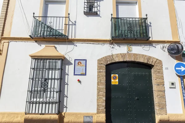 Arquitectura, edificio fachada, casa donde nació Rocío Jurado, famosa cantante y actriz española, Chipiona, provincia Cádiz, Andalucía . — Foto de Stock