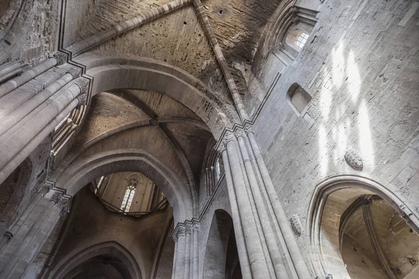 Lleida, Spanien-juni 7,2016: Gamla katedral, interiör, Catedral de Santa Maria de la Seu Vella, gotisk stil, ikoniska monument i staden Lleida, Catalonia. — Stockfoto