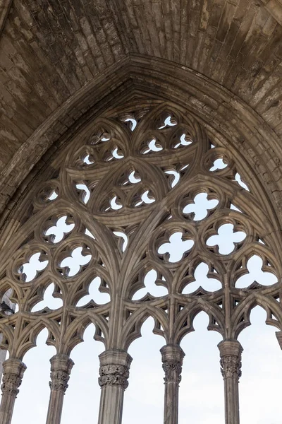 Lleida, spanien-juni 7,2016: alte kathedrale, interieur detail bogenkreuzgang, catedral de santa maria de la seu vella, gothischer stil, ikonisches denkmal in der stadt lleida, katalonien. — Stockfoto