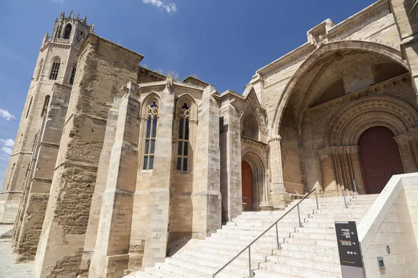 LLEIDA, ESPAÑA-JUNIO 7,2016: Catedral Vieja, Catedral de Santa Maria de la Seu Vella, estilo gótico, monumento icónico en la ciudad de Lleida, Cataluña . — Foto de Stock