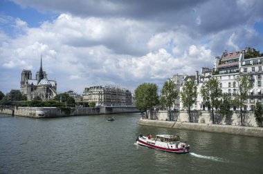 Şehir Manzaralı, seine Nehri, yaz günü, Paris.
