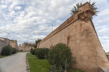 Barcelona, İspanya-Aralık 18,2014: Castle, Montjuic ya, üstüne Park Montjuic, Barselona.