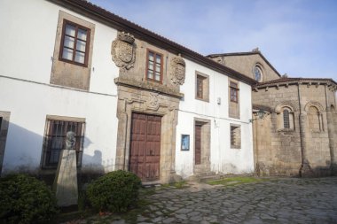 Santiago De Compostela, İspanya-Kasım 11,2015: Collegiate Kilisesi, Colegiata Santa Maria bir gerçek do Sar, Romanesk tarzı, Santiago de Compostela, Galiçya, İspanya.