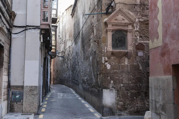 PALMA DE MALLORCA, ESPAÑA-ENERO 12,2016: Antigua vista de la calle en el centro histórico de Palma, Islas Baleares . — Foto de Stock