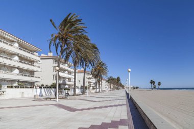 Deniz gezinti içinde plaj, koma-Ruga, deniz dörtte biri El Vendrell, il Tarragona, İspanya.