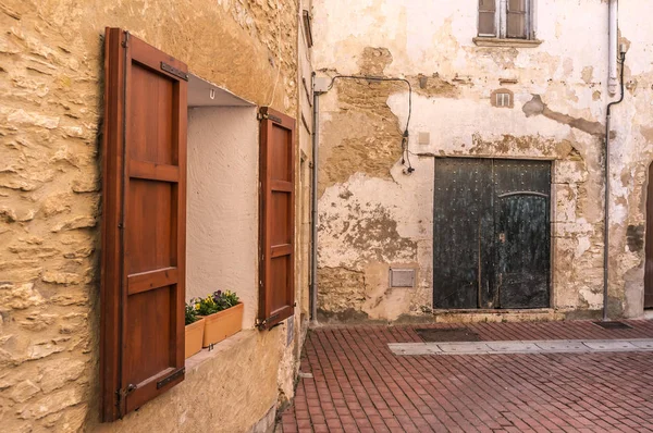 Village street in Begur, Costa Brava, provincia Girona, Cataluña, España . — Foto de Stock