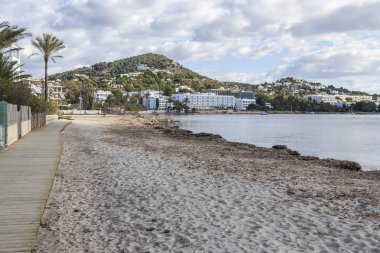 Talamanca beach, kış günü, Ibiza şehir.
