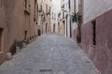 : Sokak Görünümü'nde Dalt Vila, tarihi alan, unesco dünya mirası Akdeniz kasaba, Ibiza, Balear Adaları, İspanya.