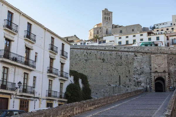 Historické centrum Napoli, brány, Portal de Ses Taules, hlavní vchod do krytu opevněné staré město Ibiza, Baleáry. — Stock fotografie
