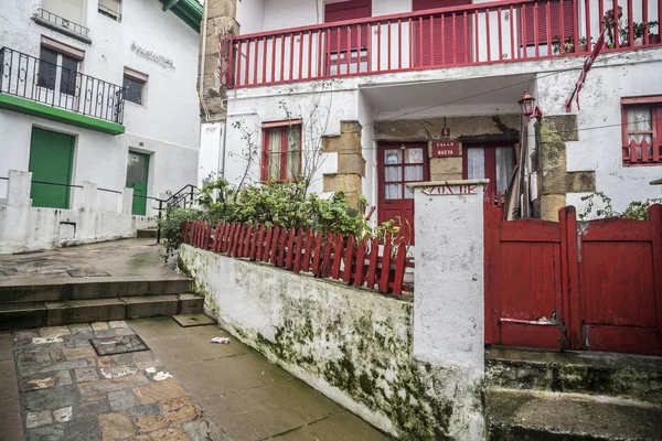 GETXO, Antigua y pintoresca calle, antiguo puerto, puerto viejo de Algorta, País Vasco . — Foto de Stock