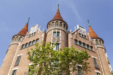 BARCELONA, Casa de les Punxes veya Casa Terrades, modernist bina, Josep Puig i kadafalch tarafından tasarlandı.. 
