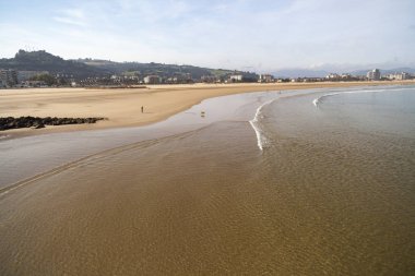 Laredo, il Santander, Cantabria, İspanya plaj ve Cantabria denizde.