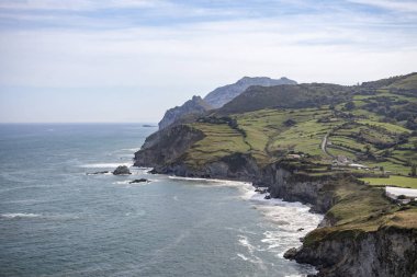 Deniz manzarası, sahil, Laredo, il Santander, Cantabr kayalıklardan