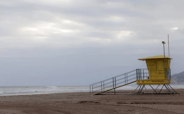 Enclosed lifeguard tower in beach of Castelldefels, province Barcelona,Catalonia. — Stock Photo, Image