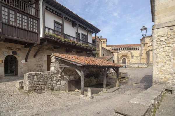 Pohled na vesnici Kantaberském Santillana del Mar. — Stock fotografie