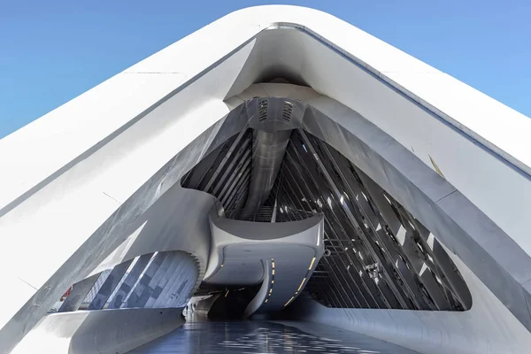 Arquitectura moderna, Puente interior, Pabellon Puente by Zaha Hadid, Expo área, Zaragoza, España . — Foto de Stock