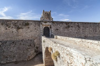 Ortaçağ Kalesi, Castillo de los Condes içinde Chinchon Köyü, il Madrid, İspanya.