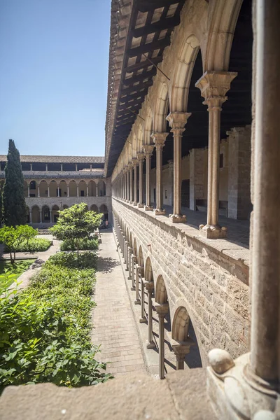Klooster van het klooster Santa Maria de Pedralbes, Monestir, gotische stijl. Barcelona. — Stockfoto