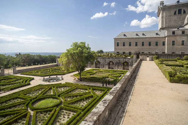 El Escorial, mosteiro e jardins, província de Madrid, Espanha . — Fotografia de Stock