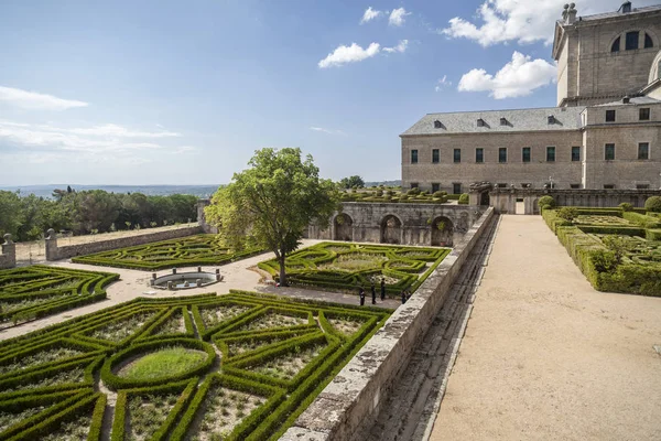 El Escorial, manastır ve bahçeleri, il Madrid, İspanya. — Stok fotoğraf