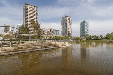 Modern Diagonal binalarda Mahallesi ve Park, Parc Diagonal Mar, Enric Miralles ve Benedetta Tagliabue tarafından mar. Barcelona