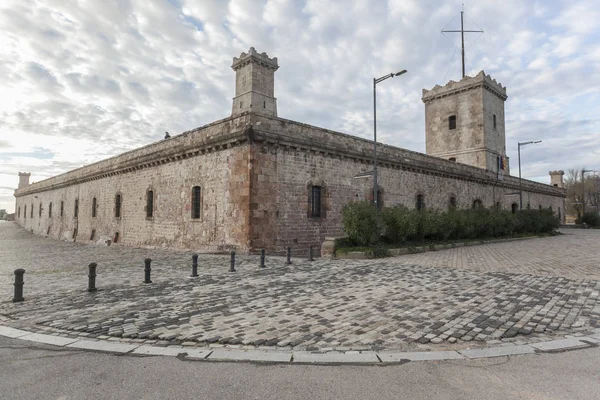 Castelo de Montjuic, no topo do Parque Montjuic, Barcelona . — Fotografia de Stock