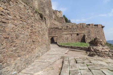Castle, Cardona, Ortaçağ Kalesi, Gotik ve Romanesk tarzı. Kalenin bir yapı, devlet tarafından işletilen lüks bir otel şu anda kullanılır. Cardona, il Barcelona, İspanya.
