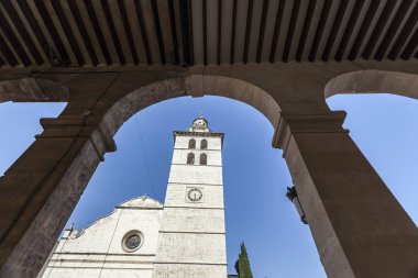 Kule kilise görünümü ve kemer, Iglesia Santa Maria la Belediye Başkanı, Inca, Mallorca Island, Balear Adaları.