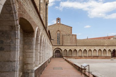 Mimarlık antik dini bina, Saint John the Baptist, ayrıntı Campo Santo, cenaze levazımatçısı cloister, Gotik tarzı, Bazilika Katedrali Perpignan.