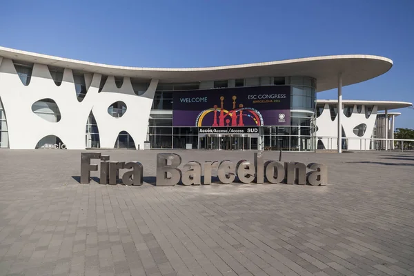 Fira de Barcelona, handel eerlijk instelling, congressen, teken naam en modern gebouw door Toyo Ito, Gran Via, Hospitalet, provincie Barcelona, Catalonië. — Stockfoto