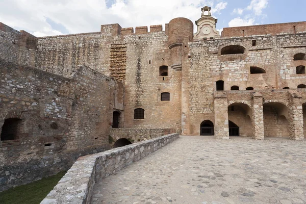 Fort de Salses, fortaleza catalana, monumento histórico, Salses, Pirineos orientales, Occitanie . — Foto de Stock