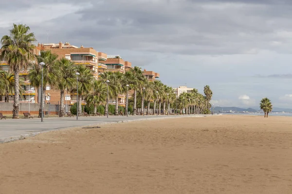 Playa mediterránea en Torredembarra, Costa Daurada, provincia Tarragona, Cataluña, España . — Foto de Stock