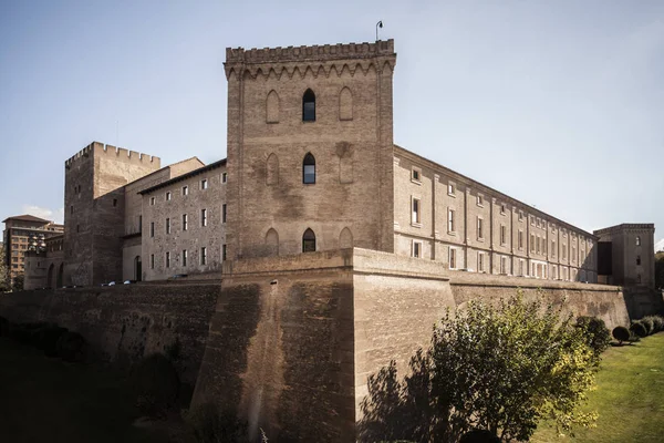 Palácio de Alfajeria, palácio islâmico medieval fortificado, Zaragoza . — Fotografia de Stock