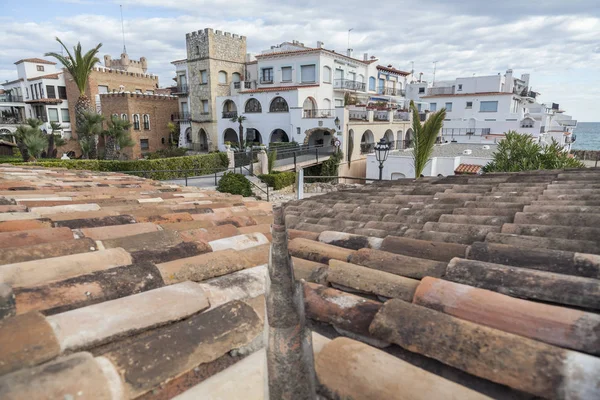 Roc Sant Gaieta, malebné obytné budovy, Roda de Bera, Costa Daurada, provincie Tarragona, Katalánsko. — Stock fotografie