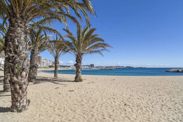 Vista de la playa del pueblo mediterráneo de Sant Antoni de Calonge en la Costa Brava, provincia Girona, Cataluña, España . —  Fotos de Stock
