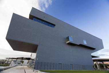 Modern mimari, bina, Edificio Muhalefet İnbotu Barcelona, yazan MBM- Martorell-Bohigas-Mackay, Arquitectes. Barselona.