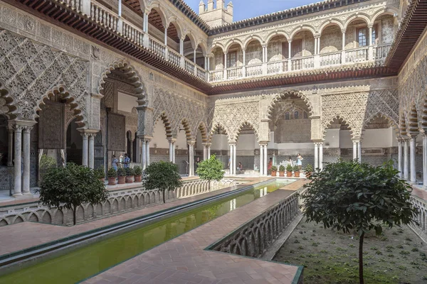 Alcazar of Seville, Reales Alcazares de Sevilla, The Courtyard of the Maidens,Andalucia, Spain. — Stock Photo, Image
