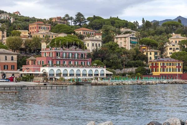 Santa Margherita Ligure, pohled na vesnici Santa Margherita v Ligurském pobřeží. — Stock fotografie