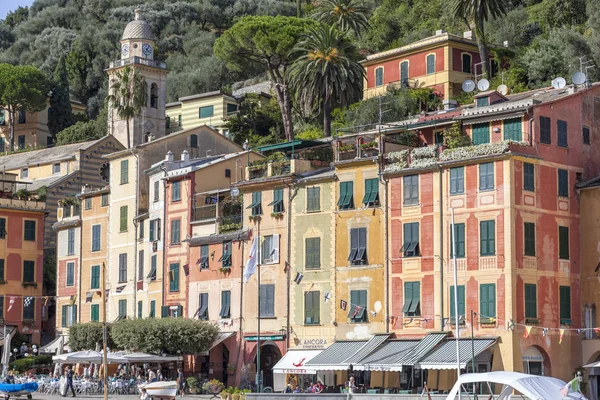 PORTOFINO, Vista marítima del famoso pueblo en la costa de Liguria . — Foto de Stock