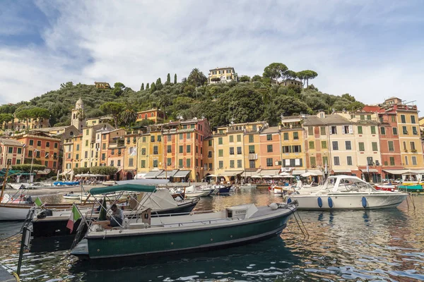 Portofino, Meerblick auf das berühmte Dorf an der ligurischen Küste. — Stockfoto