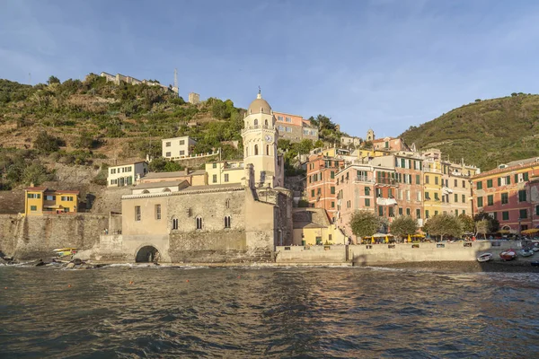 Visa av byn Vernazza, Cinque Terre, Italien. — Stockfoto