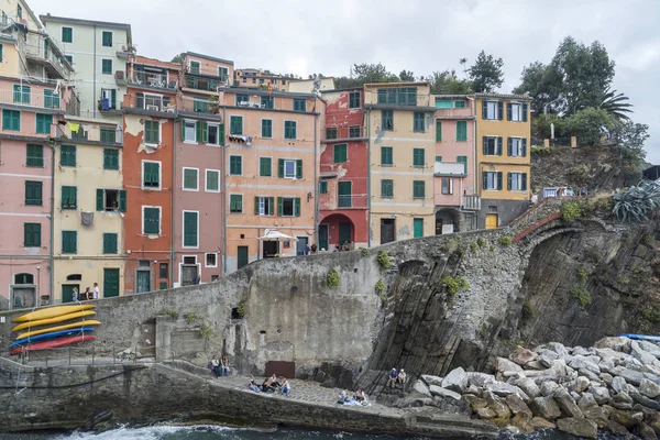 Obec pohled, Riomaggiore, Cinque Terre, Itálie. — Stock fotografie