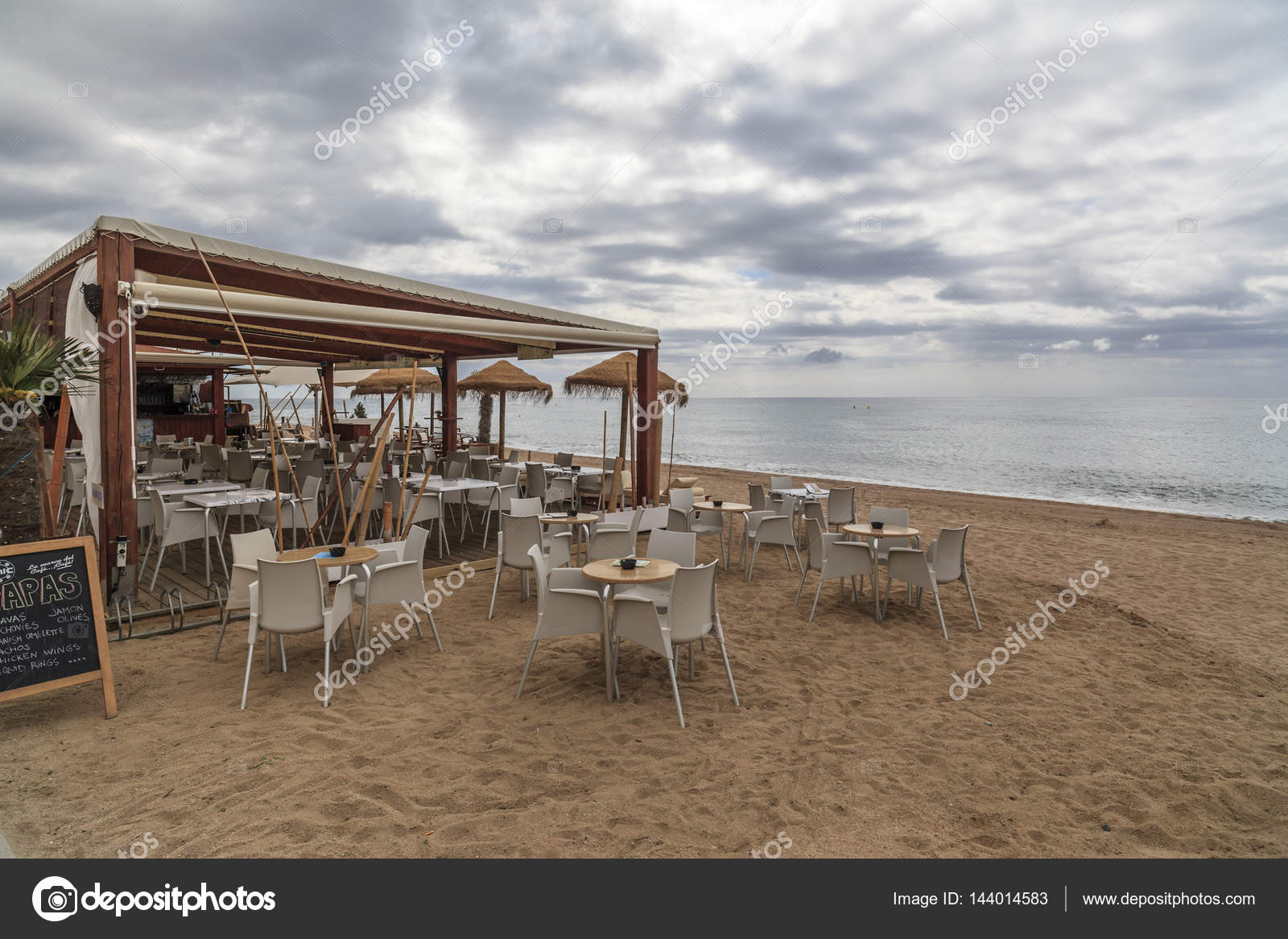 Bar De Plage Et Terrasse Méditerranéenne à Pineda De Mar