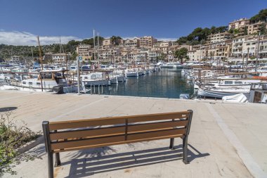 Görünüm marina Port içinde Akdeniz Köyü bağlantı noktası Nottingham Mayorka Adası, Balear Adaları, İspanya.