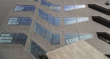 Modern mimari, bina, Edificio Muhalefet İnbotu Barcelona, yazan MBM- Martorell-Bohigas-Mackay, Arquitectes. Barselona.