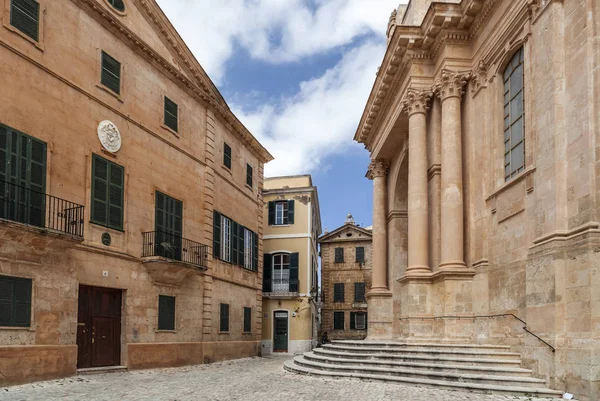 Historiska centrum, katedralen och gamla byggnader. Menorca, Balearerna. — Stockfoto